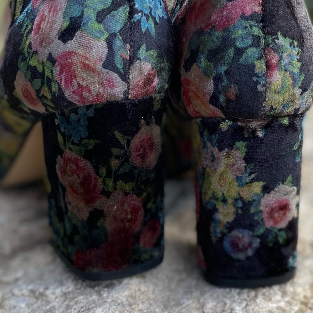 Velvet Black Floral Ankle Boots ⭐️ So Pretty - Picture 8 of 11